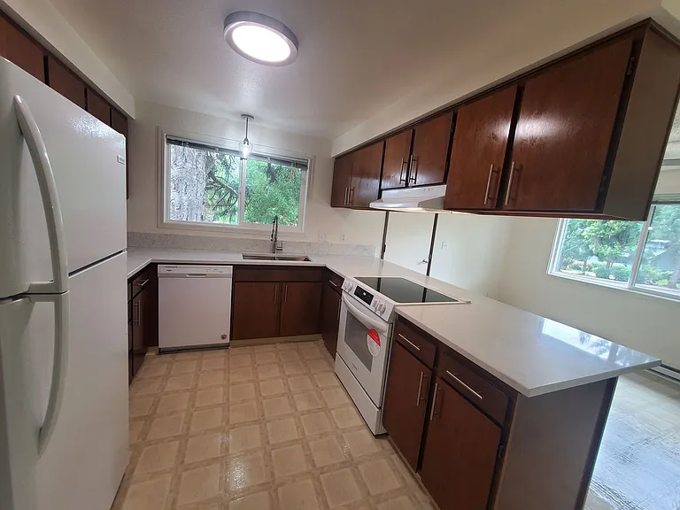 2323 SW Elmwood Dr — Photo 4
