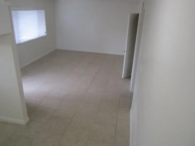 317 W Park Ave #105 — Photo 3