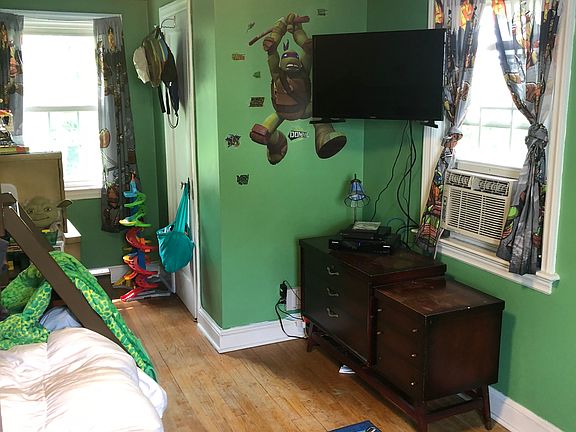 4th image of 287 Crocus Ave