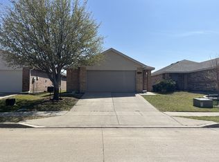8864 Valley River Dr, Fort Worth, TX 76244