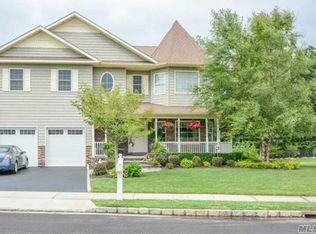 309 Fairway Dr, Farmingdale, NY 11735