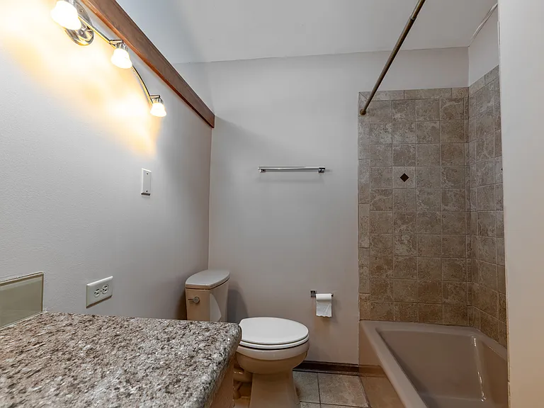2028 N Cambridge Ave — Photo 17