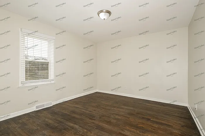 7624 Stanwood Dr — Photo 8