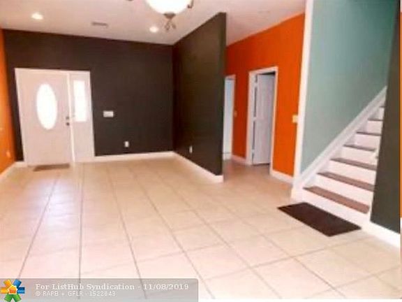 3rd image of 305 NE 35th Ct