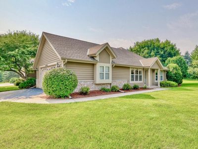 N24W24003 Brandon Oaks DRIVE #B, Pewaukee, WI, 53072