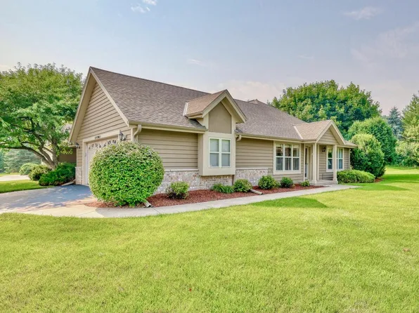 N24W24003 Brandon Oaks DRIVE #B, Pewaukee, WI 53072