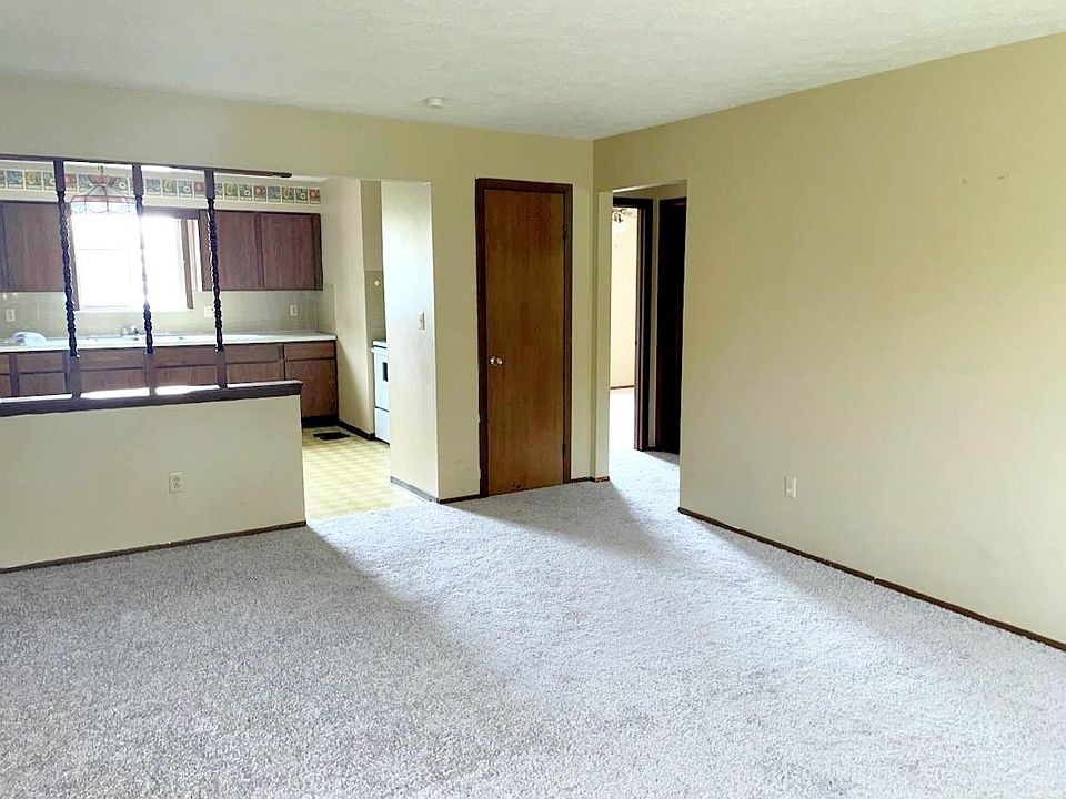 2nd image of 174 Washington Blvd APT 1