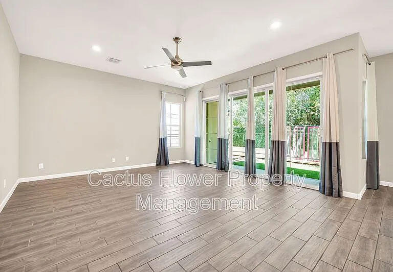 3067 N 33rd Pl — Photo 9