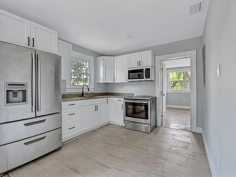 1863 W 29th St — Photo 21