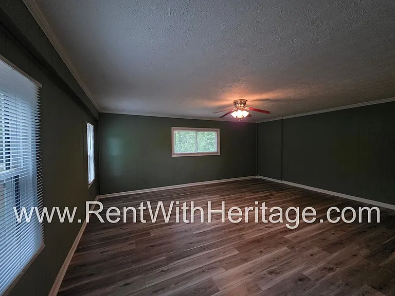 6190 Knights Ln — Photo 10