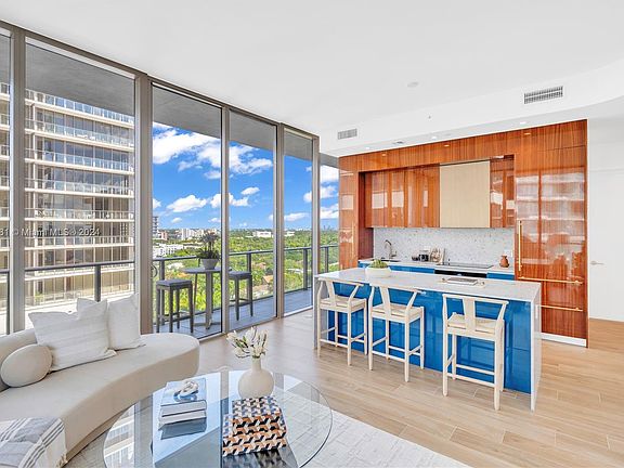 4th image of 2655 S Bayshore Dr #1109