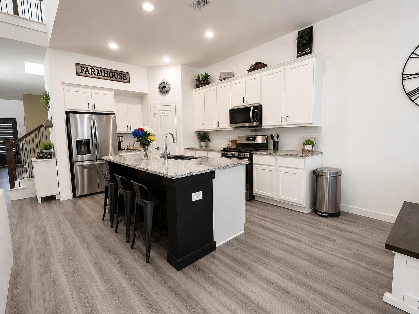 5 bed, 4.0 bath, 2884 sqft, $3,000 — Photo 3