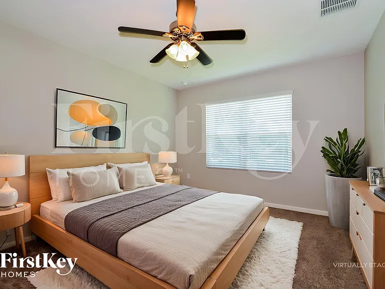 374 Sauders Rd SE — Photo 9