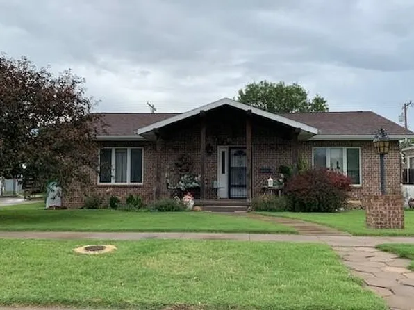 105 W 13th St, Ellis, KS 67637