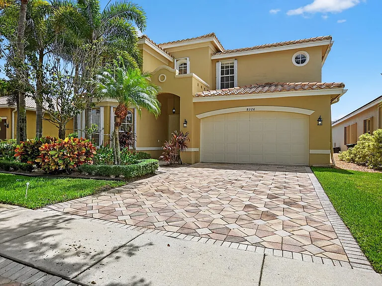 8326 Emerald Winds Cir — Photo 1
