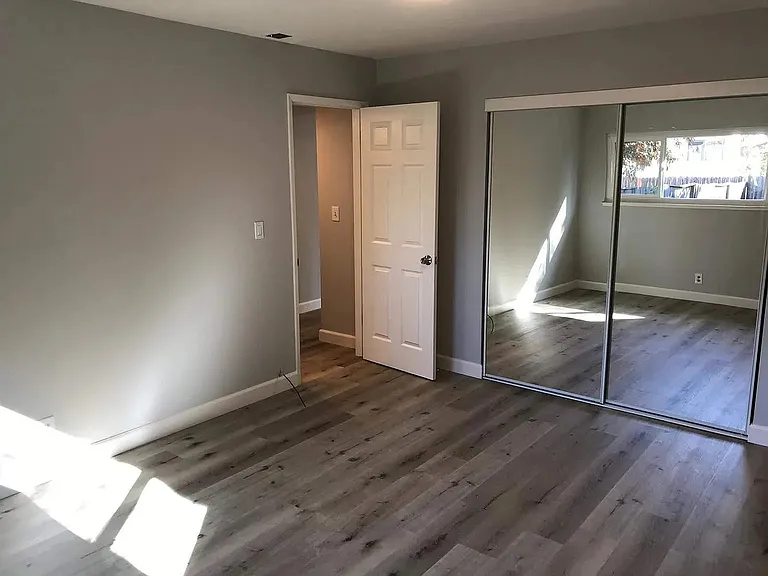 945 S Park Victoria Dr #945 — Photo 2