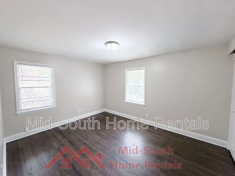 3284 Parham St — Photo 12