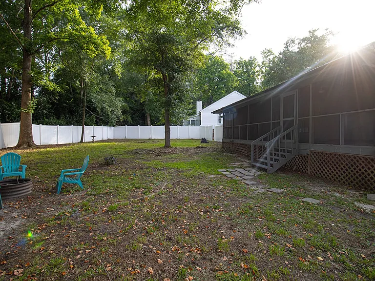 140 Land Of Lakes Cir — Photo 31
