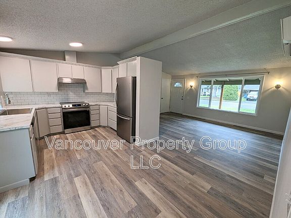 4th image of 800 NW 82nd St
