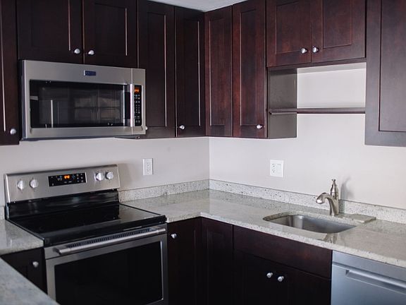 3rd image of 92 N Bedford St #B
