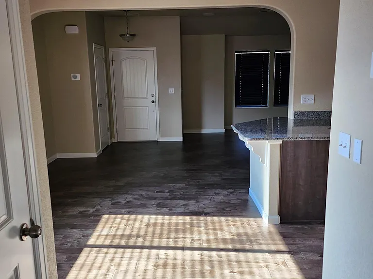 5608 Shamrock Hts — Photo 3