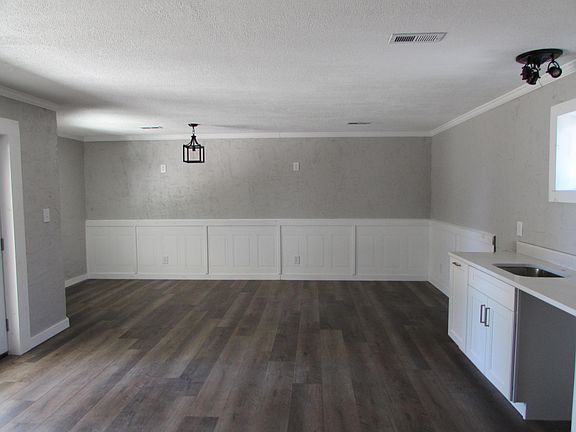 3rd image of 121 Eric Drive