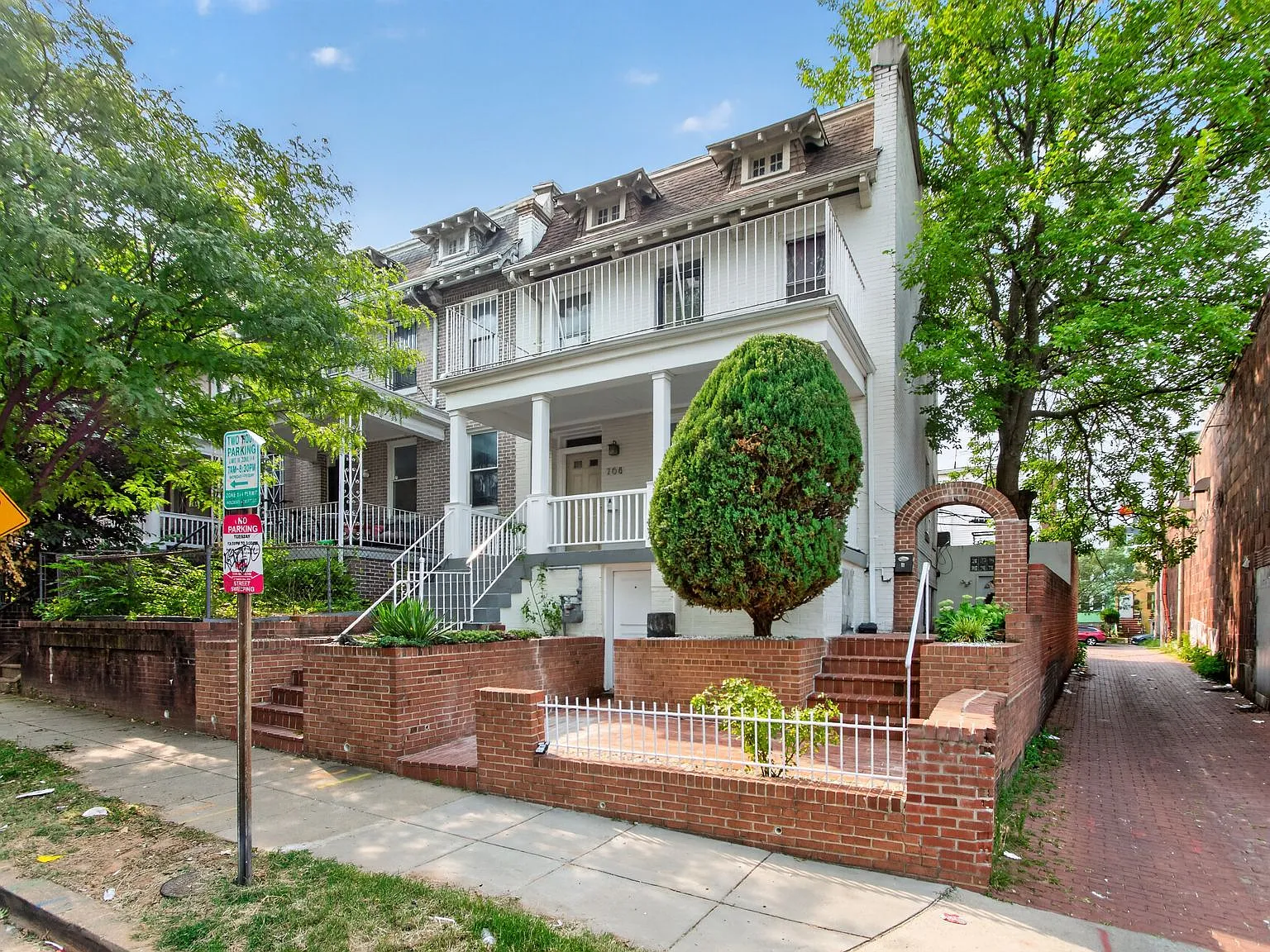 1 bed, 758 sqft, $1,800 — Photo 1