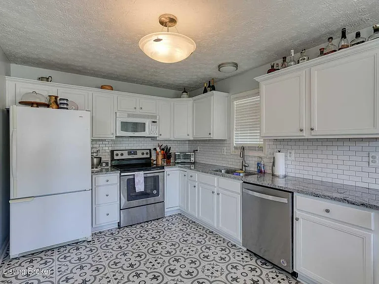 10713 Elkington Ln — Photo 7