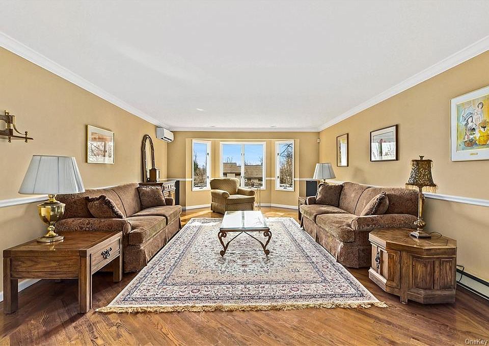 1st image of 12 Lounsbury Dr