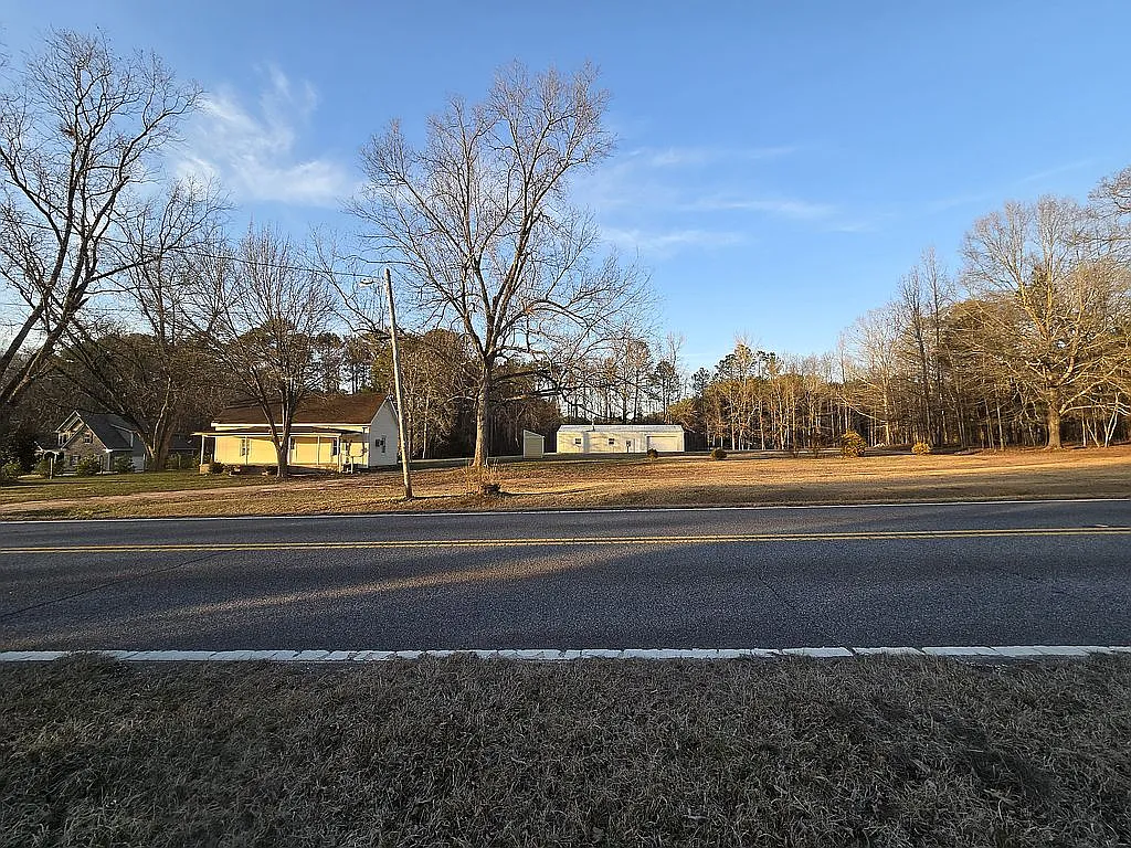 689 McBride Rd photo 1