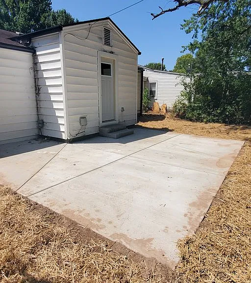 1515 E McGee St — Photo 9