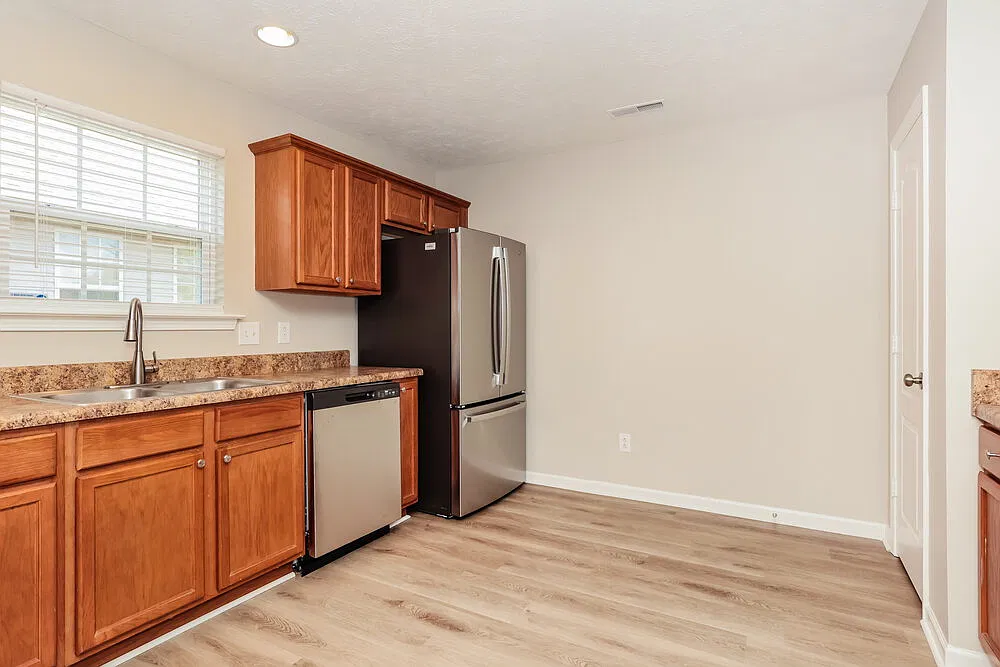 3 bed, 2.5 bath, 2292 sqft, $2,165 — Photo 4