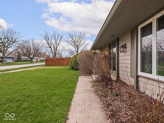 4th image of 1746 N Forsythia Dr