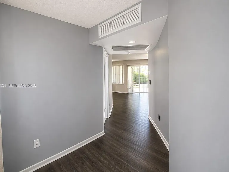 2518 SE 20th Pl #203-B — Photo 6