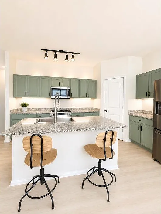4 bed, 3.0 bath, 2322 sqft, $2,300 — Photo 4