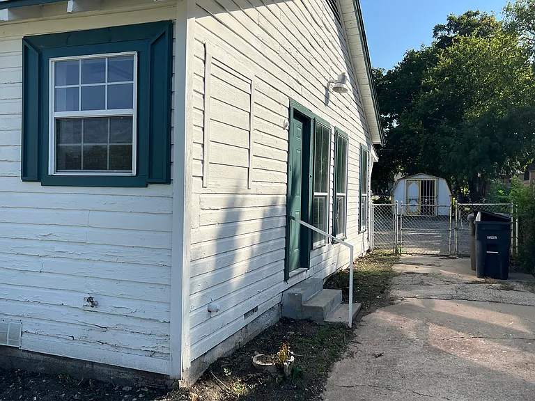 804 E Cantey St — Photo 18