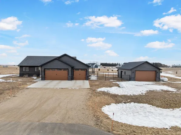 4401 24th St SE, Minot, ND 58701