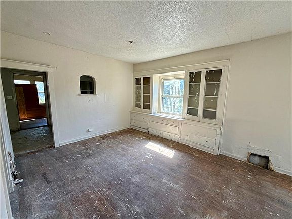 3rd image of 3003 N 31st St