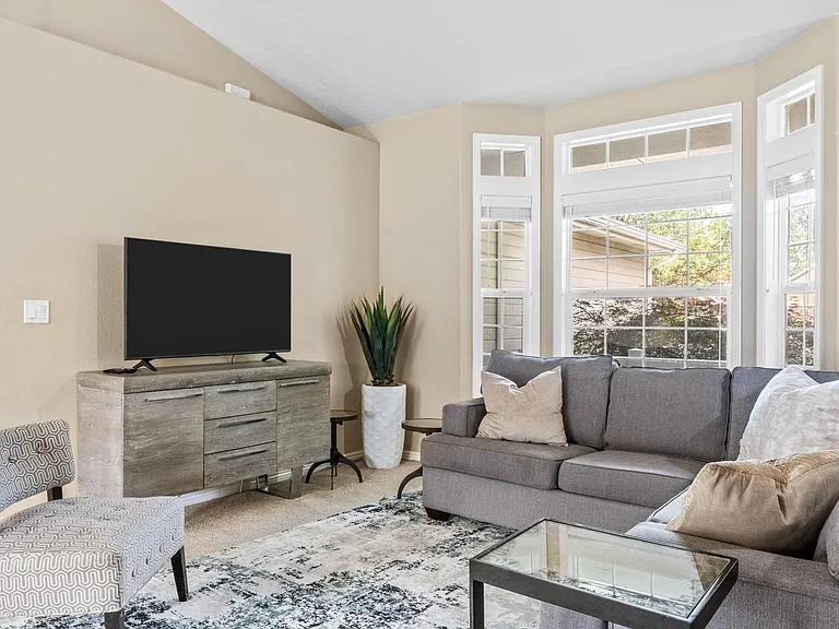 1847 W Whitestone Ct — Photo 2