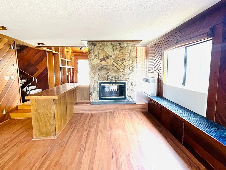 1047 Driftwood Ln — Photo 23