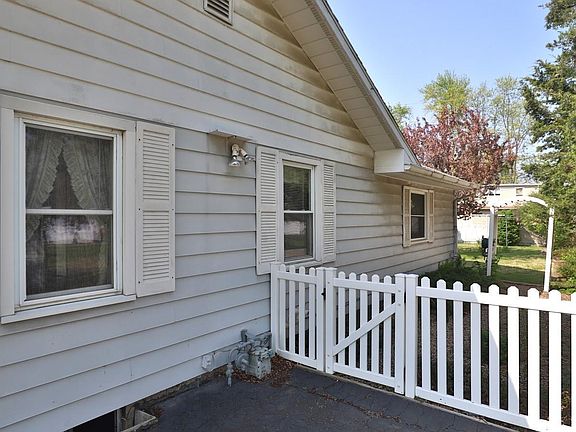 3rd image of 3622 N Gale Ave