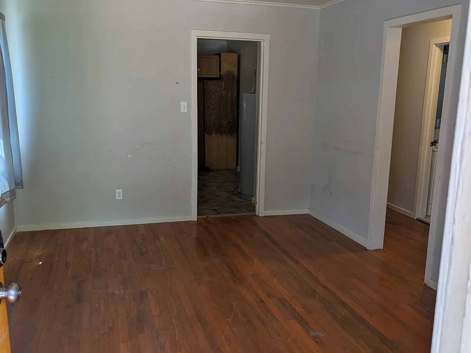 3 bed, 1000 sqft, $1,100 — Photo 2