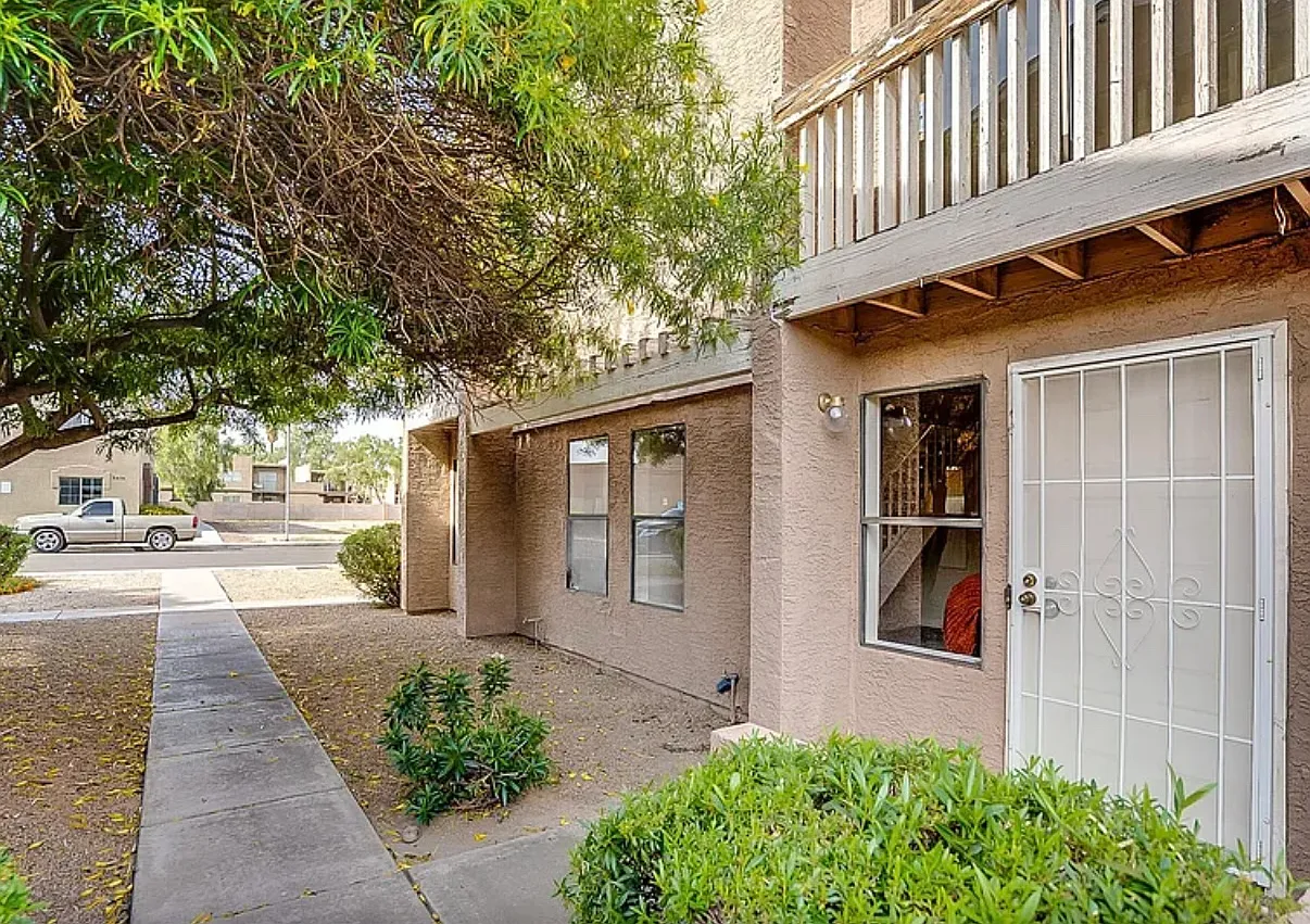 2845 E Tracy Ln — Photo 1