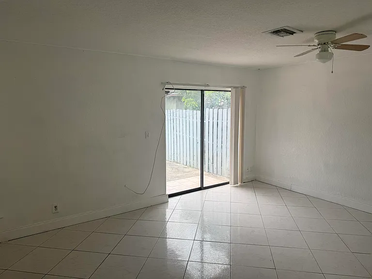 7814 Pembroke Rd — Photo 11