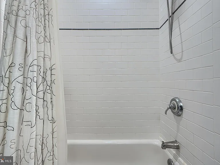 600 S Robinson St — Photo 16