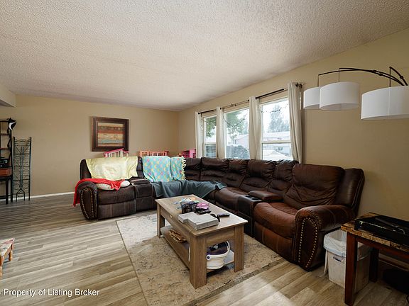 5th image of 868 22nd St W