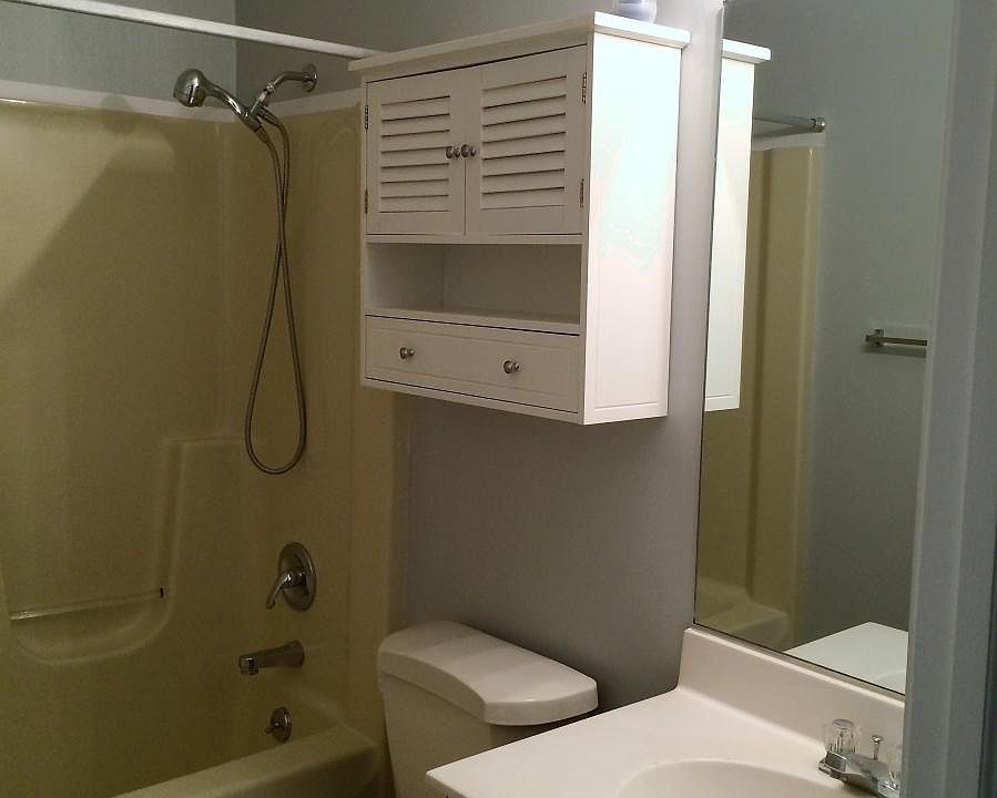 upstairs full bath