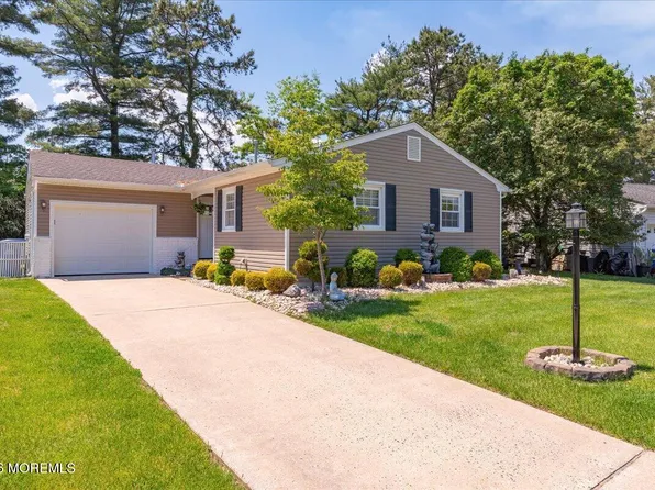 12 Cambridge Court, Toms River, NJ 08757