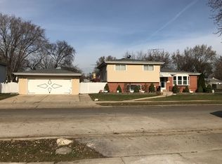 384 W Diversey Ave, Addison, IL 60101