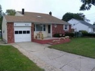 19 Verdi Ter, Lindenhurst, NY 11757